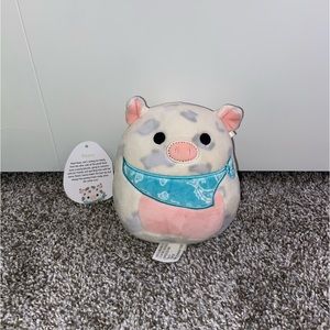 Rosie squishmallow 4.5”. With tag. Like new. SMOKE FREE HOUSE.